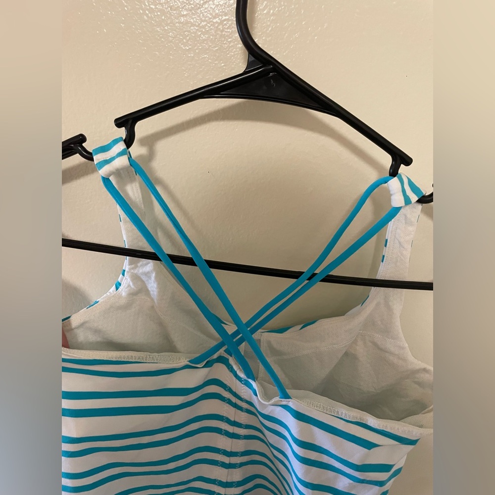 ✨Lululemon Free To Be Tank Striped Spry Blue Size 2 - Picture 8 of 14